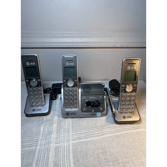 AT&T CL82301 1.9 GHz Trio Handsets Single Line Cordless Phone 3 Handsets + Base - Picture 1 of 6